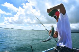 Historias de superación en torneos de pesca adaptativa.