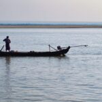 •  Pesca con técnicas tradicionales indígenas