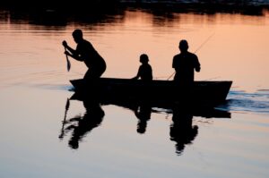 •  Pesca en lagunas costeras