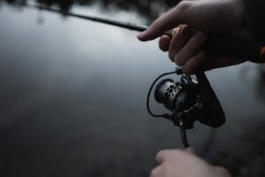 Técnicas de pesca en zonas de arrecifes artificiales.