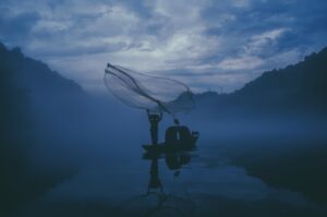 Pesca con redes pequeñas en aguas tranquilas: ética y técnicas.