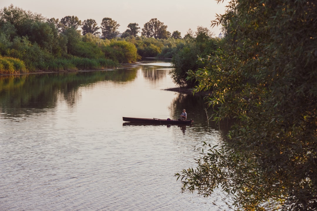 Photo fishing rivers with old bridges