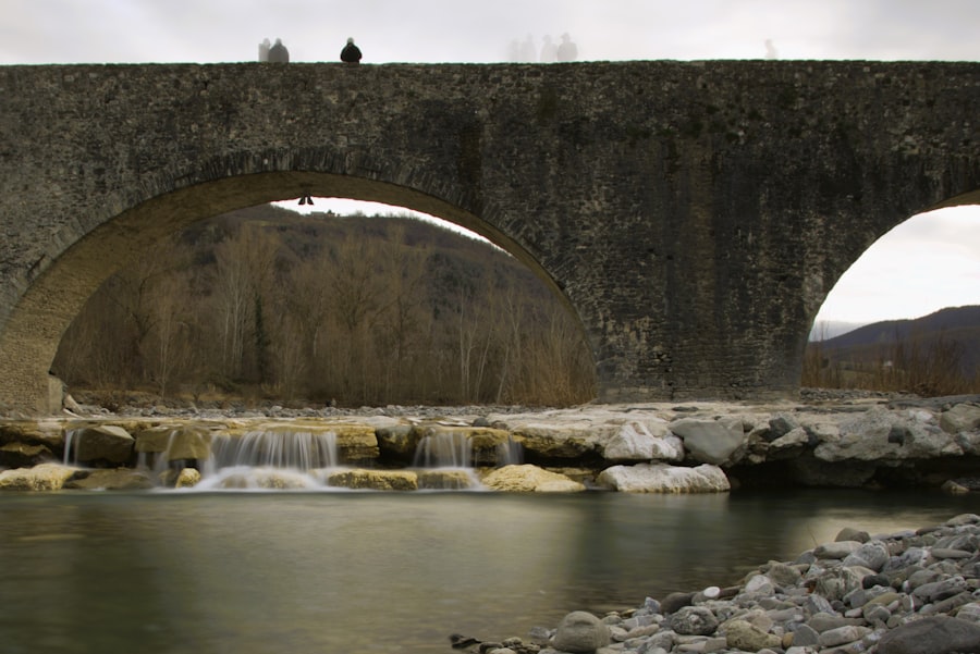 Photo fishing rivers with old bridges
