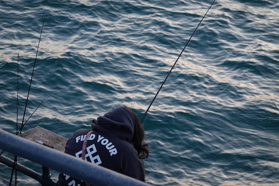 Photo fishing zones near edge currents