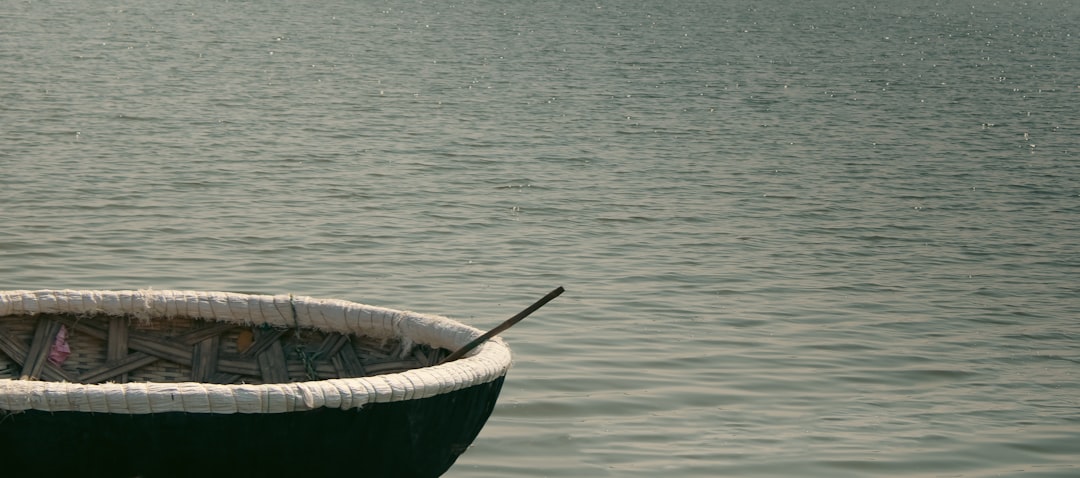 Photo fishing with floating baits in dense algae areas