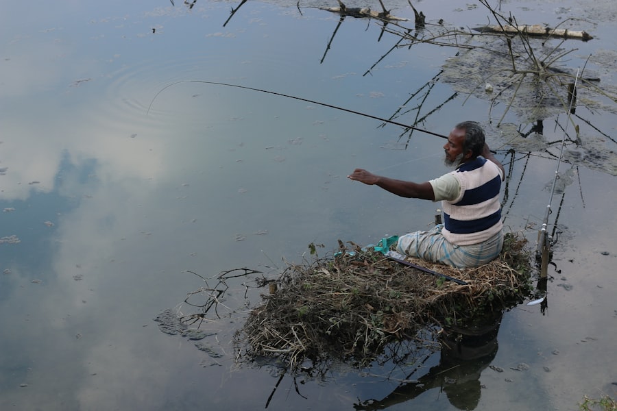 Photo Fishing with small nets in high vegetation areas Keyword: Fishing